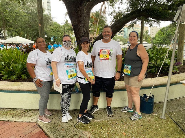 Cinch Home Services employees preparing to join other racers for the 2021 Mercedes-Benz Corporate Run